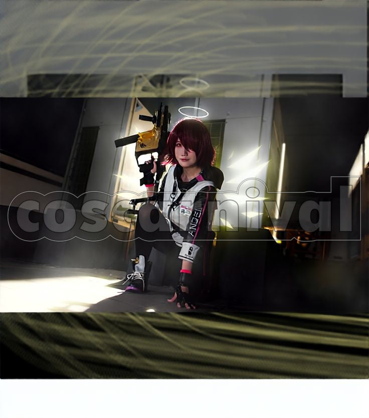 Exusiai Cosplay cosplay costume from Arknights, front view 6