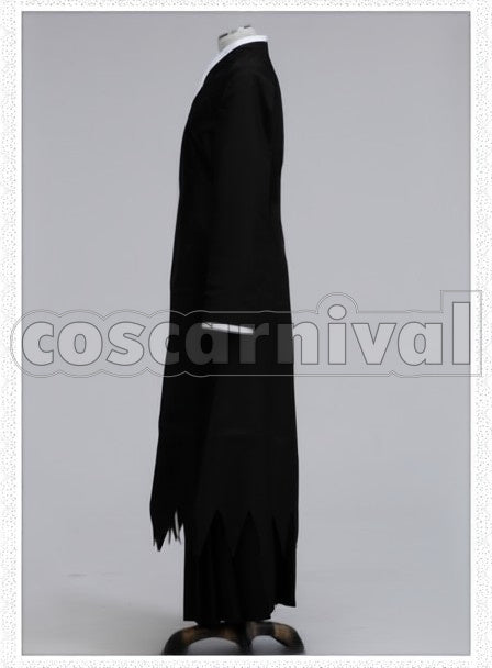 Ichigo Kurosaki cosplay costume from Bleach, side view