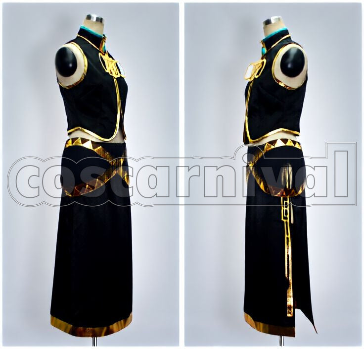 Luka Cosplay cosplay costume from Vocaloid Megurine, side view
